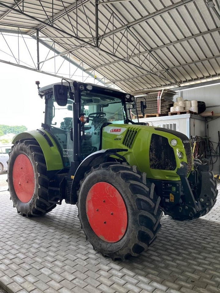 Claas Arion 440 - 장궤형 트랙터 : 사진 4 Claas Arion 440 - 장궤형 트랙터 : 사진 4