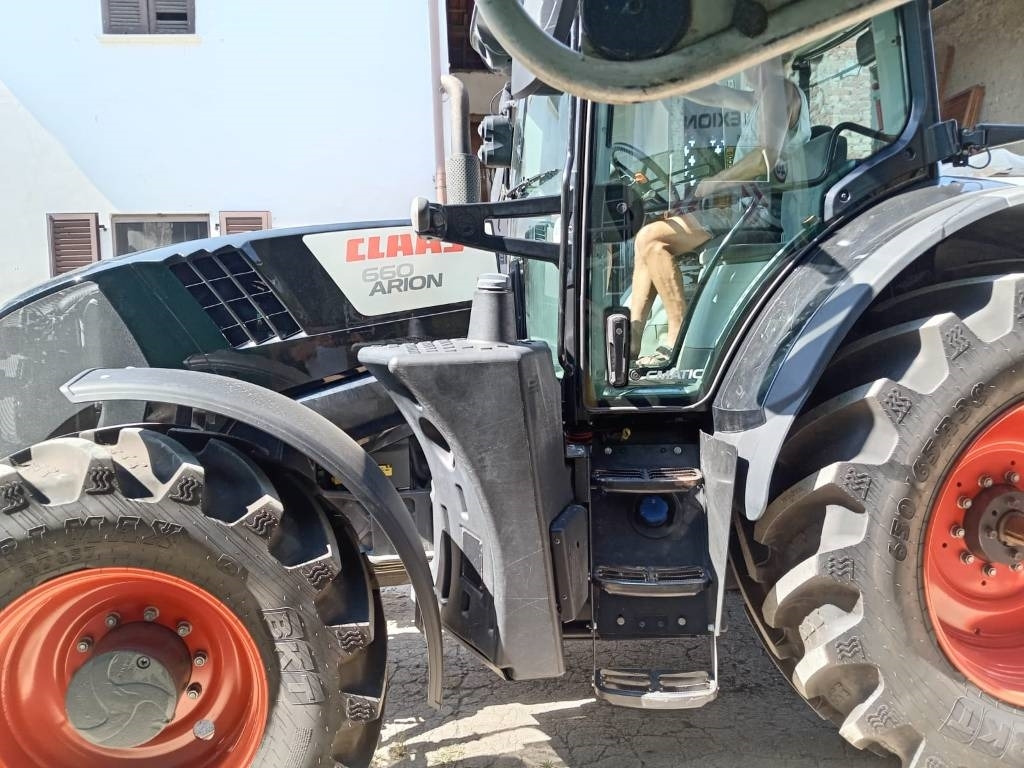 Claas Arion 660 CMATIC - 장궤형 트랙터 : 사진 4 Claas Arion 660 CMATIC - 장궤형 트랙터 : 사진 4