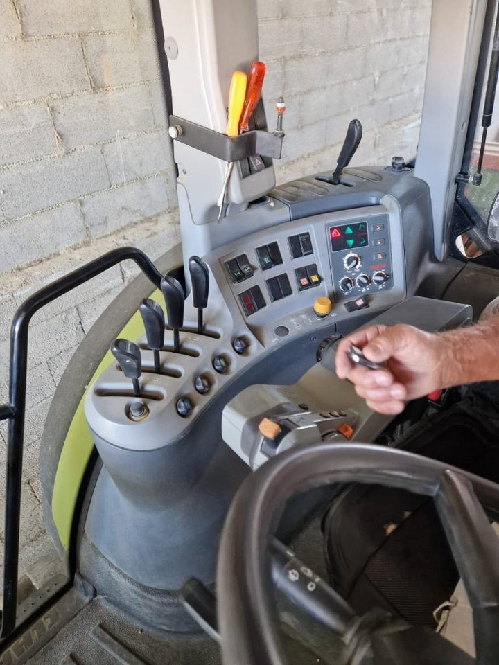 Claas Axion 850 Cebis - 장궤형 트랙터 : 사진 3 Claas Axion 850 Cebis - 장궤형 트랙터 : 사진 3