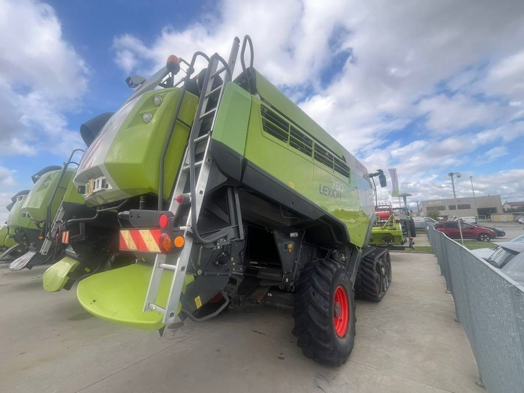 리스 Claas Lexion 760 TT Claas Lexion 760 TT : 사진 14 리스 Claas Lexion 760 TT Claas Lexion 760 TT : 사진 14