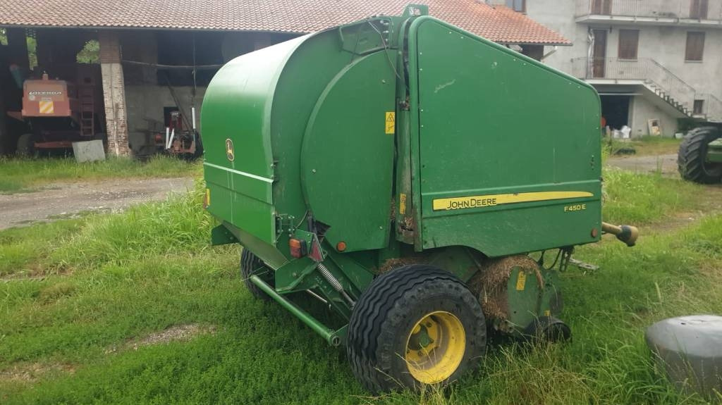 John Deere F 450 - 원형 베일러 : 사진 1 John Deere F 450 - 원형 베일러 : 사진 1