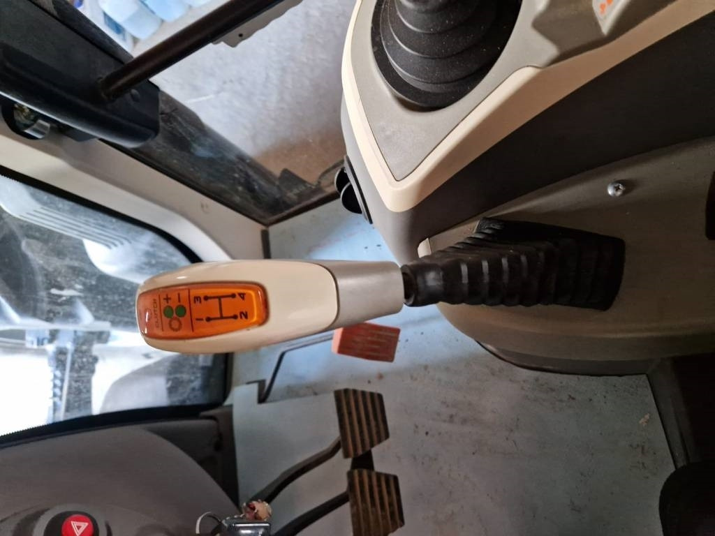 Landini 6-130 C STD - 장궤형 트랙터 : 사진 4 Landini 6-130 C STD - 장궤형 트랙터 : 사진 4