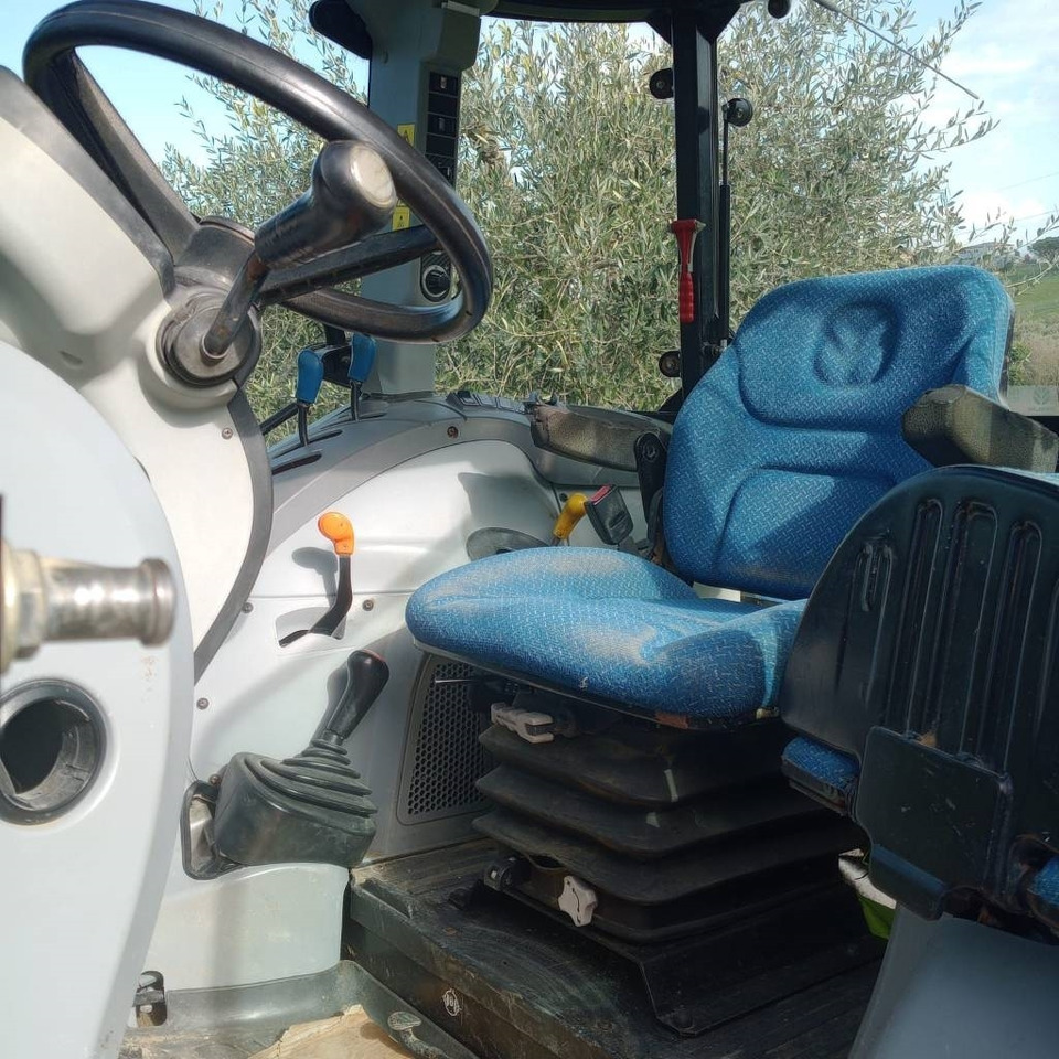 New Holland T 4.55 - 장궤형 트랙터 : 사진 3 New Holland T 4.55 - 장궤형 트랙터 : 사진 3