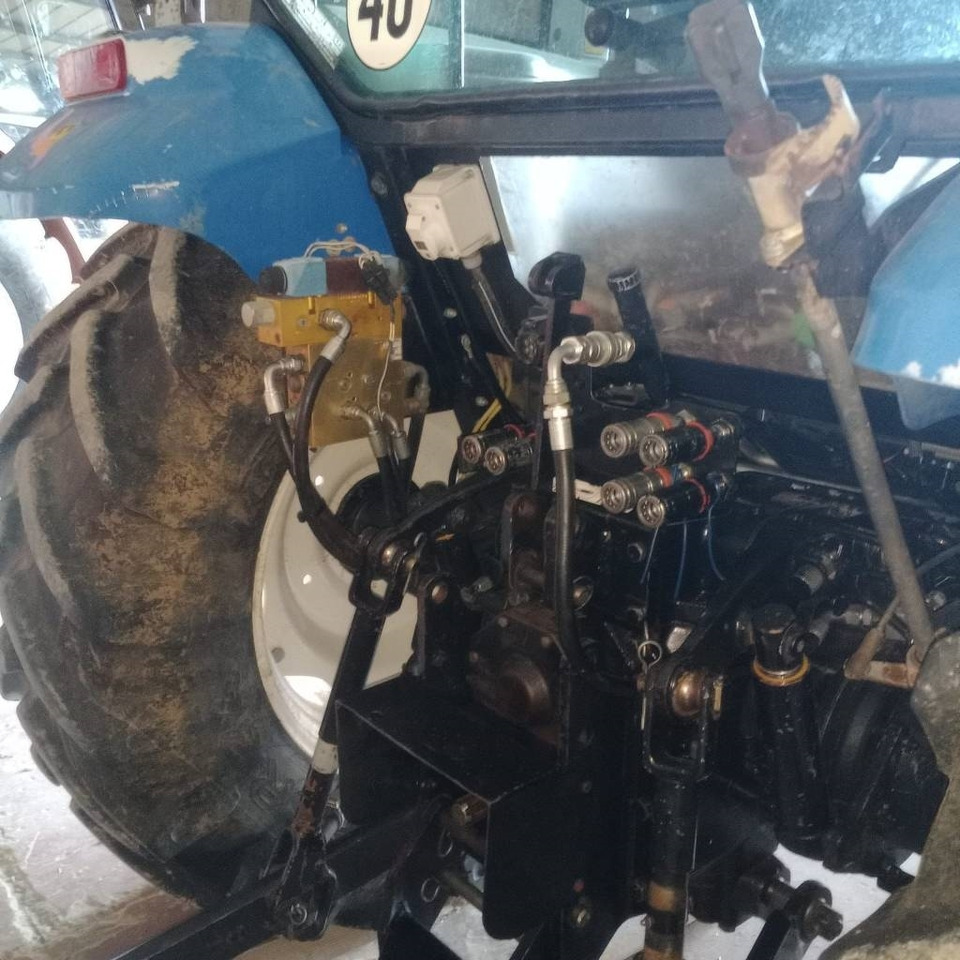 리스 New Holland T 5050  New Holland T 5050 : 사진 9