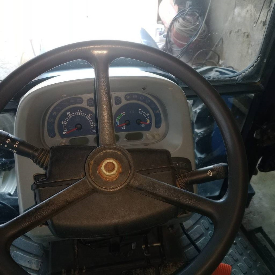 리스 New Holland T 5050  New Holland T 5050 : 사진 8