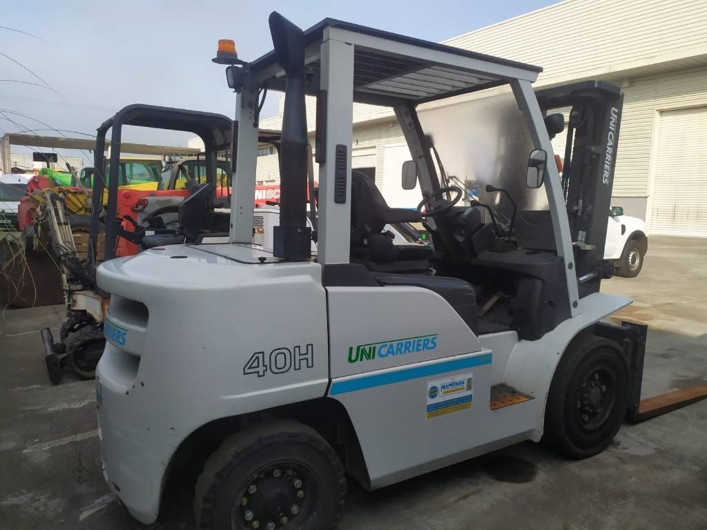 UniCarriers D1F4A40Q - 사이드 로더 : 사진 2 UniCarriers D1F4A40Q - 사이드 로더 : 사진 2