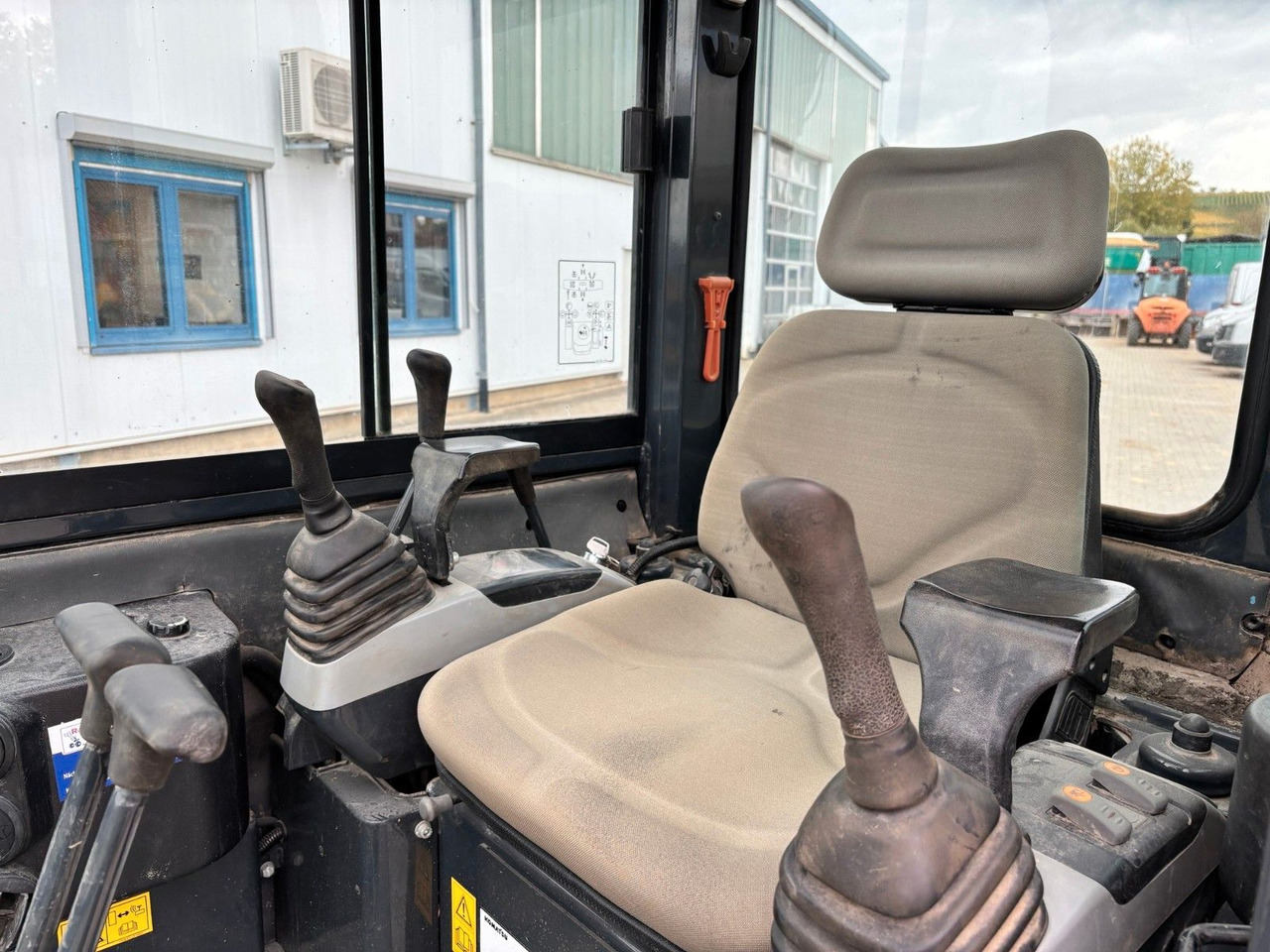 Komatsu PC26MR-3 - 미니 굴삭기 : 사진 4 Komatsu PC26MR-3 - 미니 굴삭기 : 사진 4