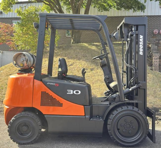 Doosan Chariot élévateur 3t gaz DOOSAN fenwick - LPG 지게차 : 사진 4 Doosan Chariot élévateur 3t gaz DOOSAN fenwick - LPG 지게차 : 사진 4