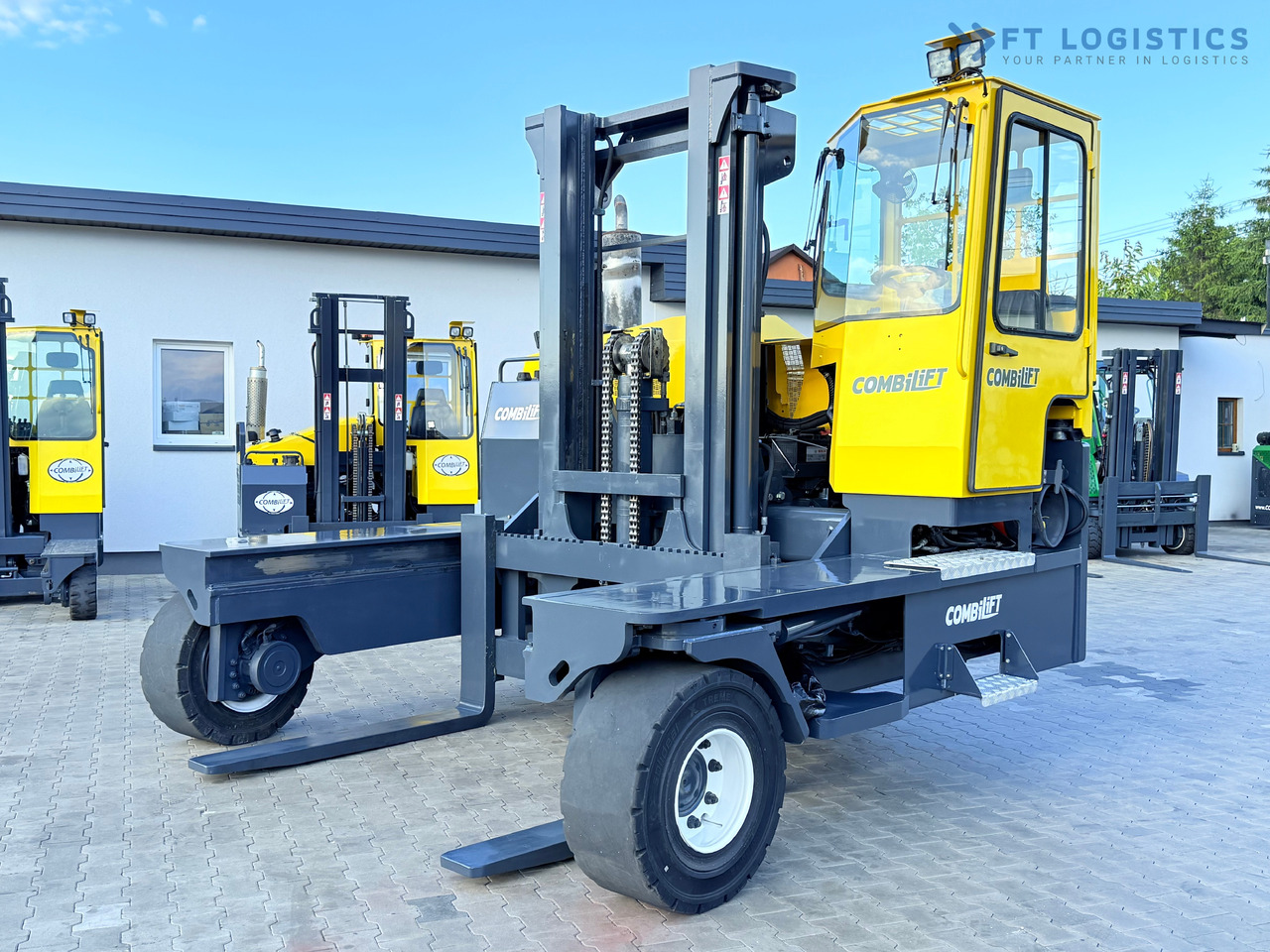 COMBILIFT C14000 / DUPLEX 3600MM / FREE-LIFT / POSITIONER - 4방향 리치 트럭 : 사진 1 COMBILIFT C14000 / DUPLEX 3600MM / FREE-LIFT / POSITIONER - 4방향 리치 트럭 : 사진 1