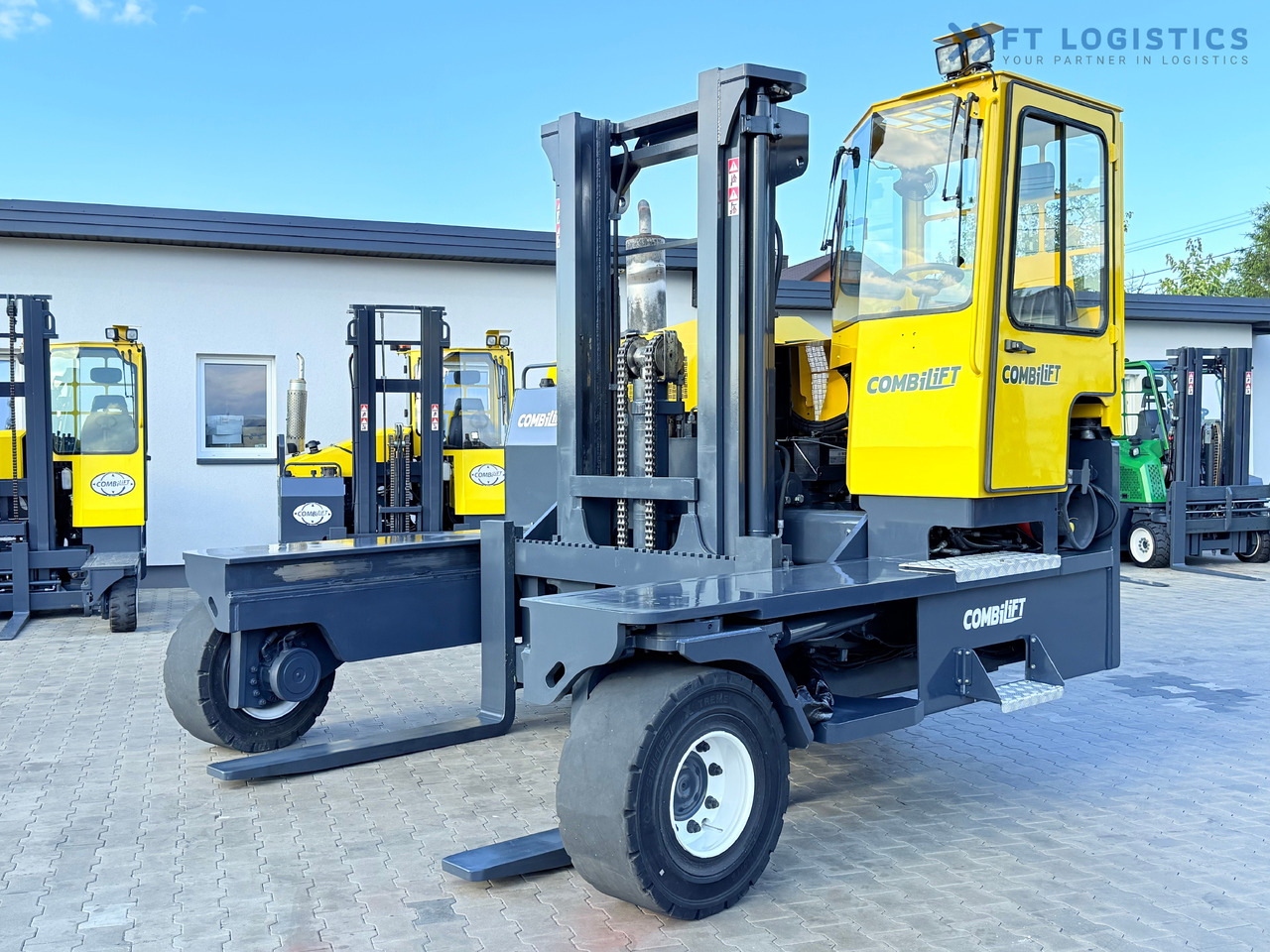 COMBILIFT C14000 / DUPLEX 3600MM / FREE-LIFT / POSITIONER - 4방향 리치 트럭 : 사진 2 COMBILIFT C14000 / DUPLEX 3600MM / FREE-LIFT / POSITIONER - 4방향 리치 트럭 : 사진 2