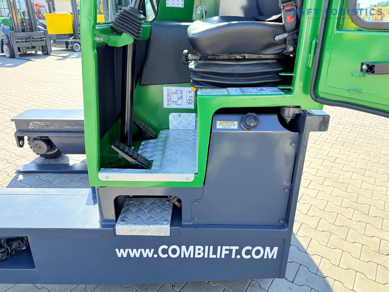 COMBILIFT C3000 / DUPLEX - 4100MM / DIESEL / FREE LIFT / CABIN / LIKE NEW - 4방향 리치 트럭 : 사진 5 COMBILIFT C3000 / DUPLEX - 4100MM / DIESEL / FREE LIFT / CABIN / LIKE NEW - 4방향 리치 트럭 : 사진 5