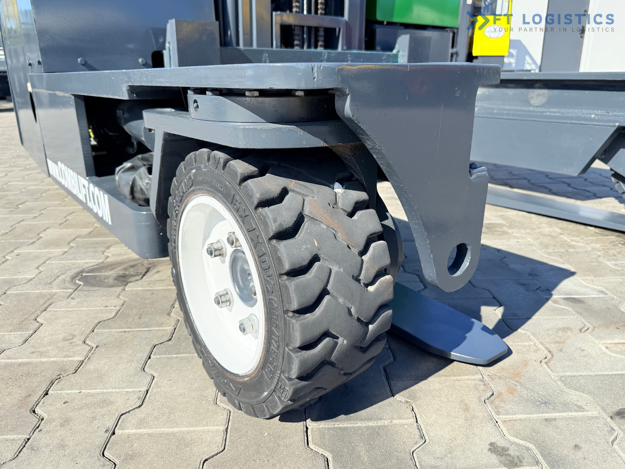 COMBILIFT C3000 / DUPLEX - 4100MM / DIESEL / FREE LIFT / CABIN / LIKE NEW - 4방향 리치 트럭 : 사진 2 COMBILIFT C3000 / DUPLEX - 4100MM / DIESEL / FREE LIFT / CABIN / LIKE NEW - 4방향 리치 트럭 : 사진 2