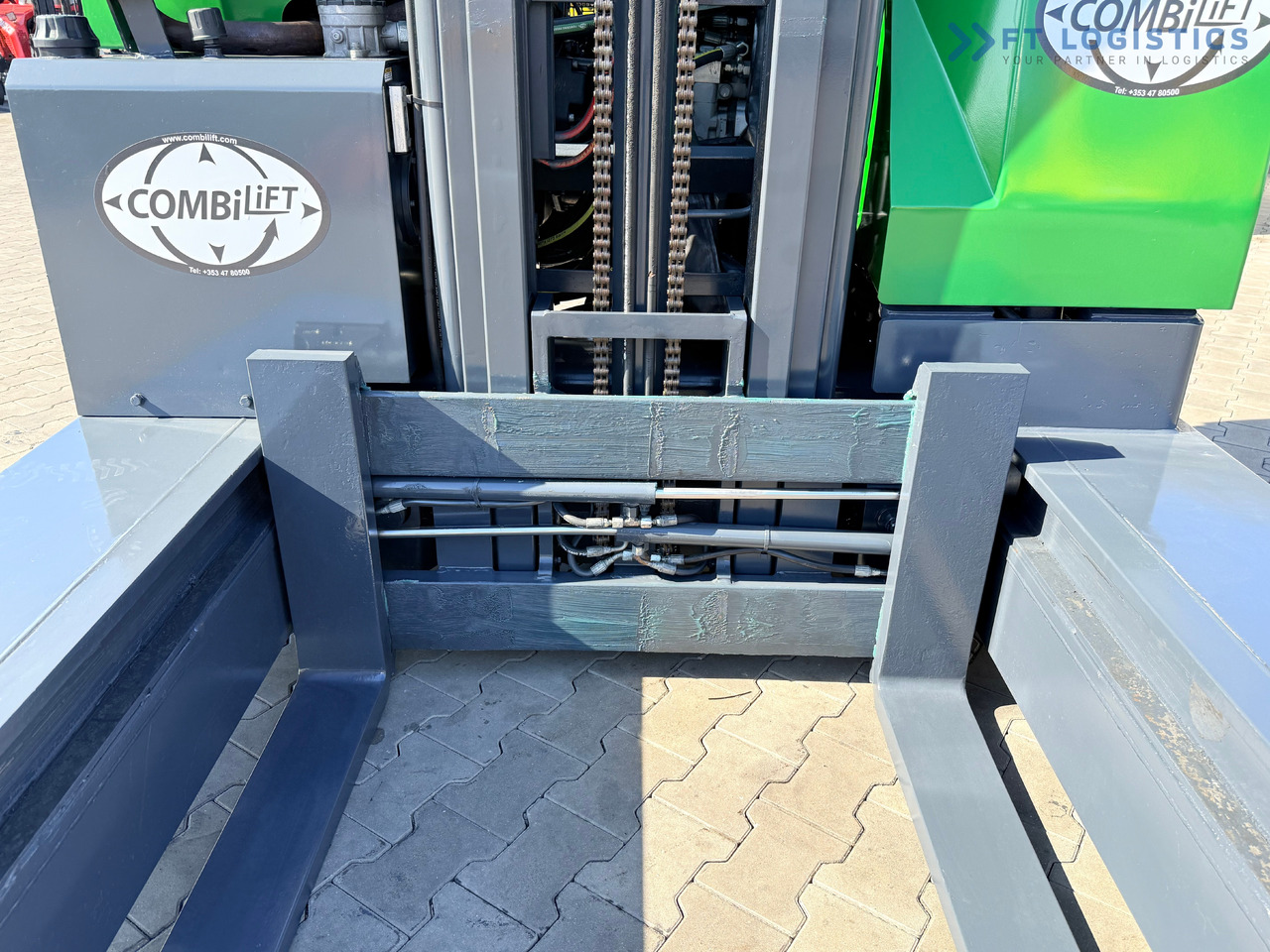 COMBILIFT C3000 / DUPLEX - 4100MM / DIESEL / FREE LIFT / CABIN / LIKE NEW - 4방향 리치 트럭 : 사진 3 COMBILIFT C3000 / DUPLEX - 4100MM / DIESEL / FREE LIFT / CABIN / LIKE NEW - 4방향 리치 트럭 : 사진 3