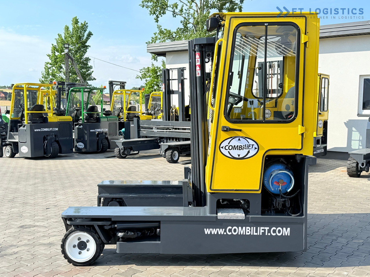 COMBILIFT C3000 / GAS / TRIPLEX - 4900MM / ONLY 1537 HOURS / FORK POSITIONER / CABIN / LIKE NEW - 4방향 리치 트럭 : 사진 3 COMBILIFT C3000 / GAS / TRIPLEX - 4900MM / ONLY 1537 HOURS / FORK POSITIONER / CABIN / LIKE NEW - 4방향 리치 트럭 : 사진 3