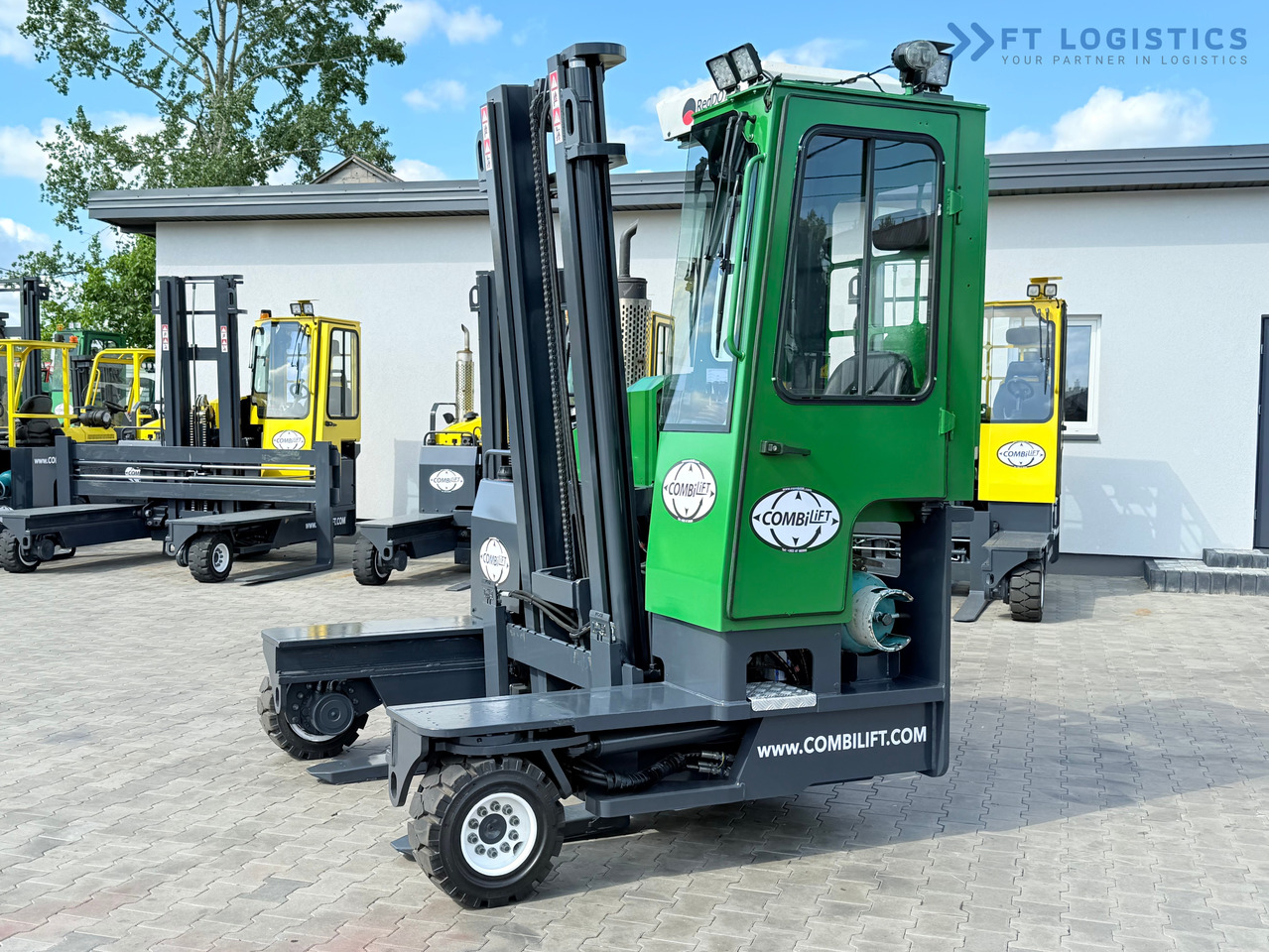 COMBILIFT C3500 / DUPLEX 4100MM / GAS / EXTENDABLE FORKS / CABIN / HEATING + AIR CONDITIONING / LIKE NEW - 4방향 리치 트럭 : 사진 3 COMBILIFT C3500 / DUPLEX 4100MM / GAS / EXTENDABLE FORKS / CABIN / HEATING + AIR CONDITIONING / LIKE NEW - 4방향 리치 트럭 : 사진 3