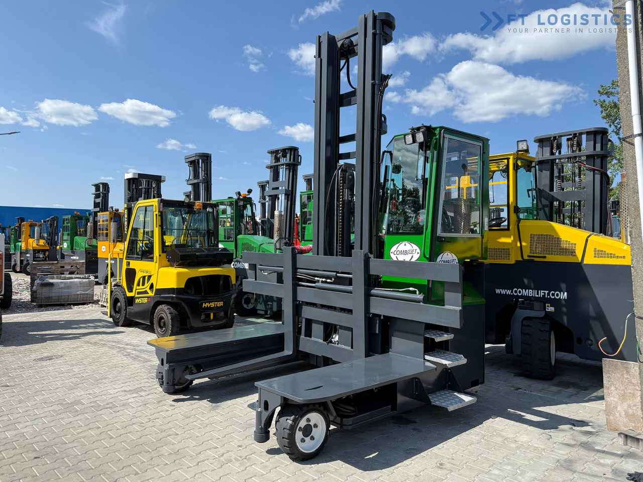 COMBILIFT C5000E / ELECTRIC / TRIPLEX 8300MM / FULL FREE LIFT / WIDE POSITIONER / FORK SIDESHIFT / BATTERY LIKE NEW - 4방향 리치 트럭 : 사진 1 COMBILIFT C5000E / ELECTRIC / TRIPLEX 8300MM / FULL FREE LIFT / WIDE POSITIONER / FORK SIDESHIFT / BATTERY LIKE NEW - 4방향 리치 트럭 : 사진 1
