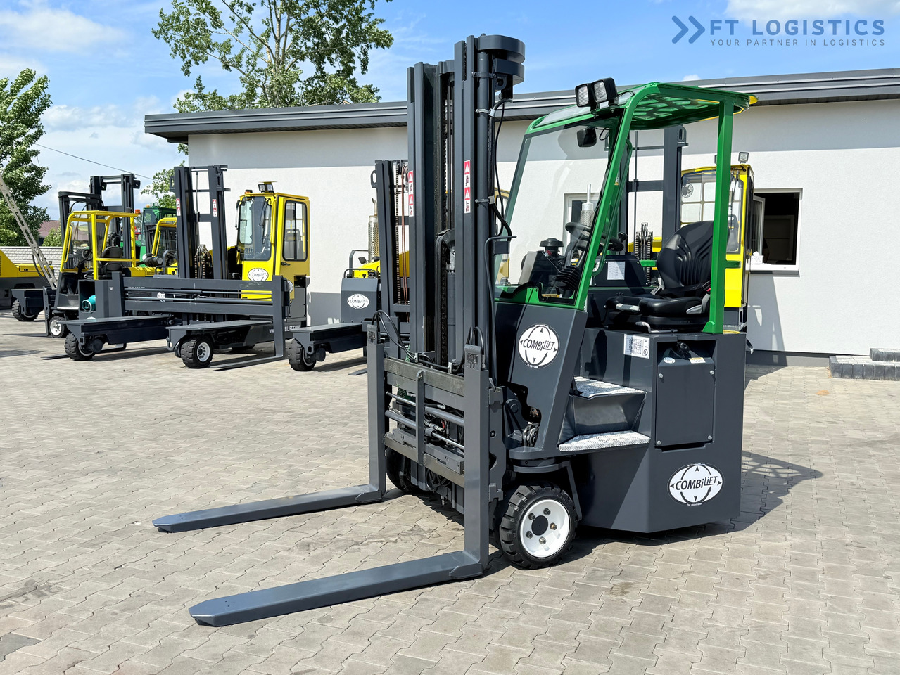 COMBILIFT CB2500 / DIESEL / EXTENDABLE FORKS / TRIPLEX / 5500MM / FREE LIFT / SIDE SHIFT / FORK POSITIONER / LIKE NEW - 4방향 리치 트럭 : 사진 3 COMBILIFT CB2500 / DIESEL / EXTENDABLE FORKS / TRIPLEX / 5500MM / FREE LIFT / SIDE SHIFT / FORK POSITIONER / LIKE NEW - 4방향 리치 트럭 : 사진 3