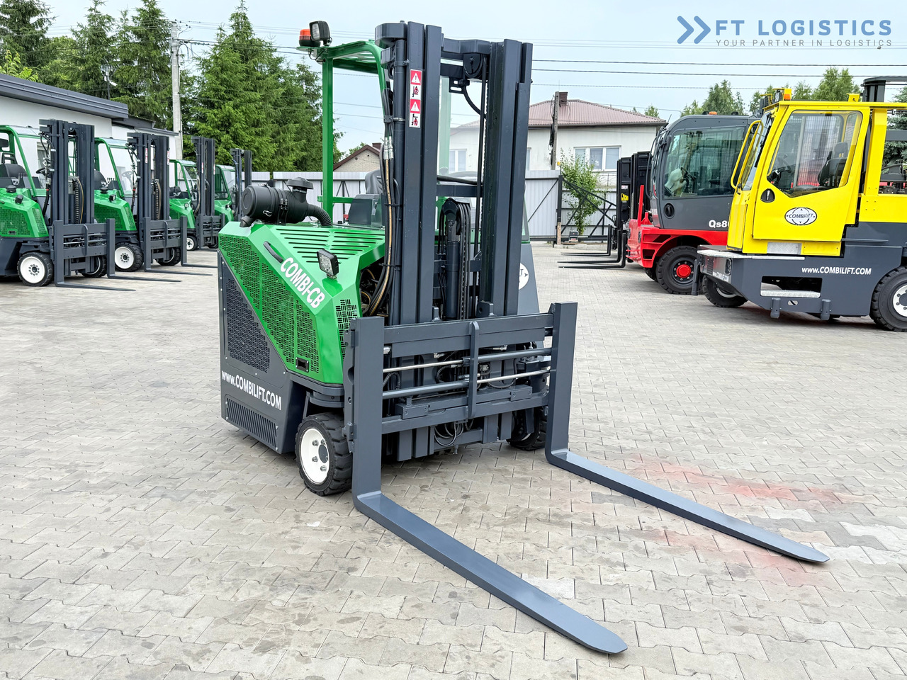 COMBILIFT CB3000 / DIESEL / TRIPLEX 4900MM / FREE LIFT / SIDESHIFT / FORK POSITIONER / 1500MM FORKS / LIKE NEW - 4방향 리치 트럭 : 사진 5 COMBILIFT CB3000 / DIESEL / TRIPLEX 4900MM / FREE LIFT / SIDESHIFT / FORK POSITIONER / 1500MM FORKS / LIKE NEW - 4방향 리치 트럭 : 사진 5