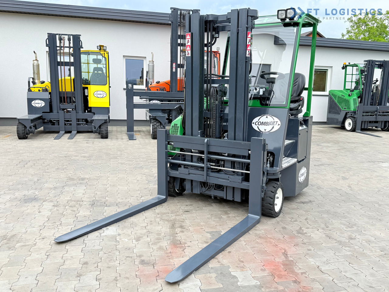 COMBILIFT CB3000 / DIESEL / TRIPLEX 4900MM / FREE LIFT / SIDESHIFT / FORK POSITIONER / 1500MM FORKS / LIKE NEW - 4방향 리치 트럭 : 사진 4 COMBILIFT CB3000 / DIESEL / TRIPLEX 4900MM / FREE LIFT / SIDESHIFT / FORK POSITIONER / 1500MM FORKS / LIKE NEW - 4방향 리치 트럭 : 사진 4