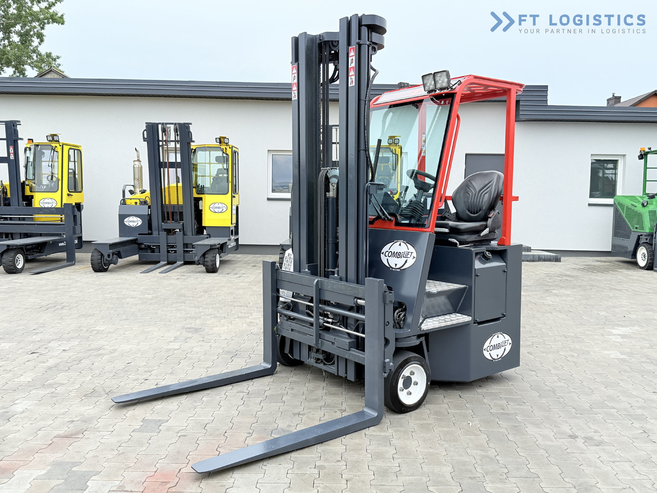 COMBILIFT Combilift C3000CB – TRIPLEX 6000mm – Year 2016 / Only 2,161 hours / Free Lift / Fork Positioner / Diesel - 4방향 리치 트럭 : 사진 1 COMBILIFT Combilift C3000CB – TRIPLEX 6000mm – Year 2016 / Only 2,161 hours / Free Lift / Fork Positioner / Diesel - 4방향 리치 트럭 : 사진 1