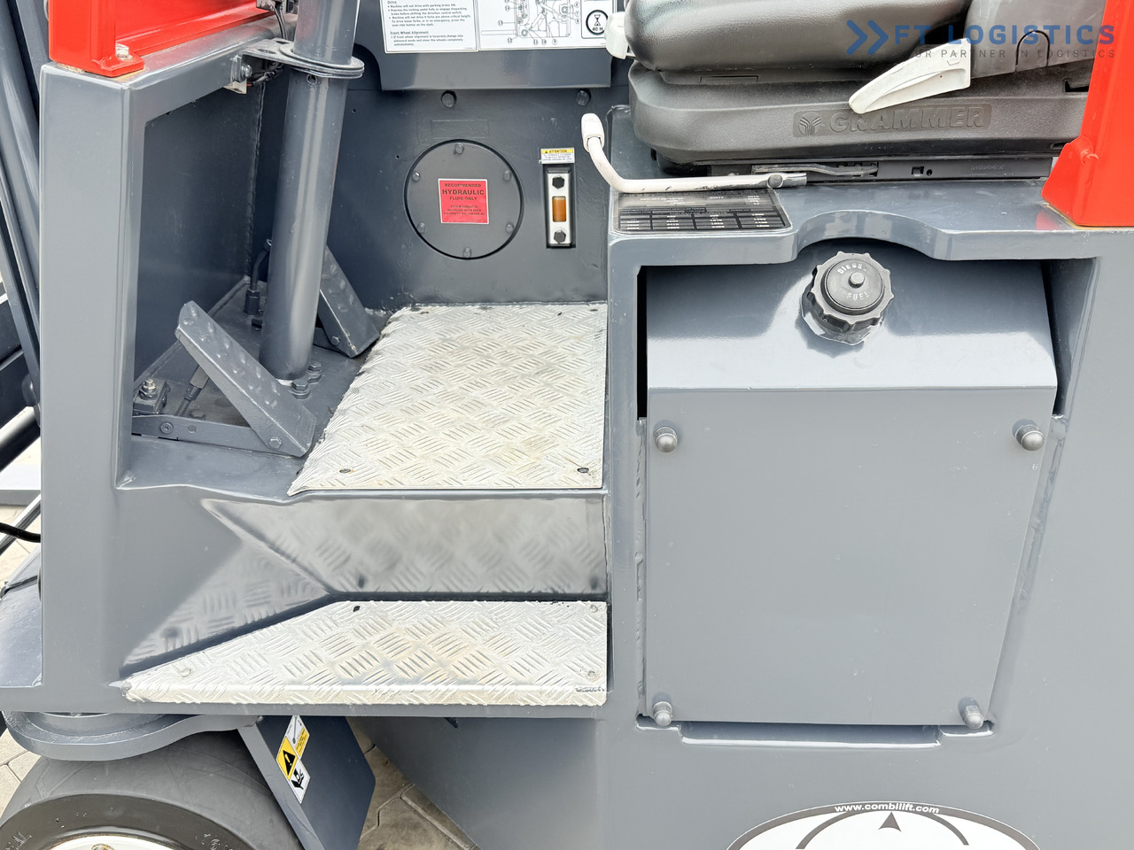 COMBILIFT Combilift C3000CB – TRIPLEX 6000mm – Year 2016 / Only 2,161 hours / Free Lift / Fork Positioner / Diesel - 4방향 리치 트럭 : 사진 3 COMBILIFT Combilift C3000CB – TRIPLEX 6000mm – Year 2016 / Only 2,161 hours / Free Lift / Fork Positioner / Diesel - 4방향 리치 트럭 : 사진 3