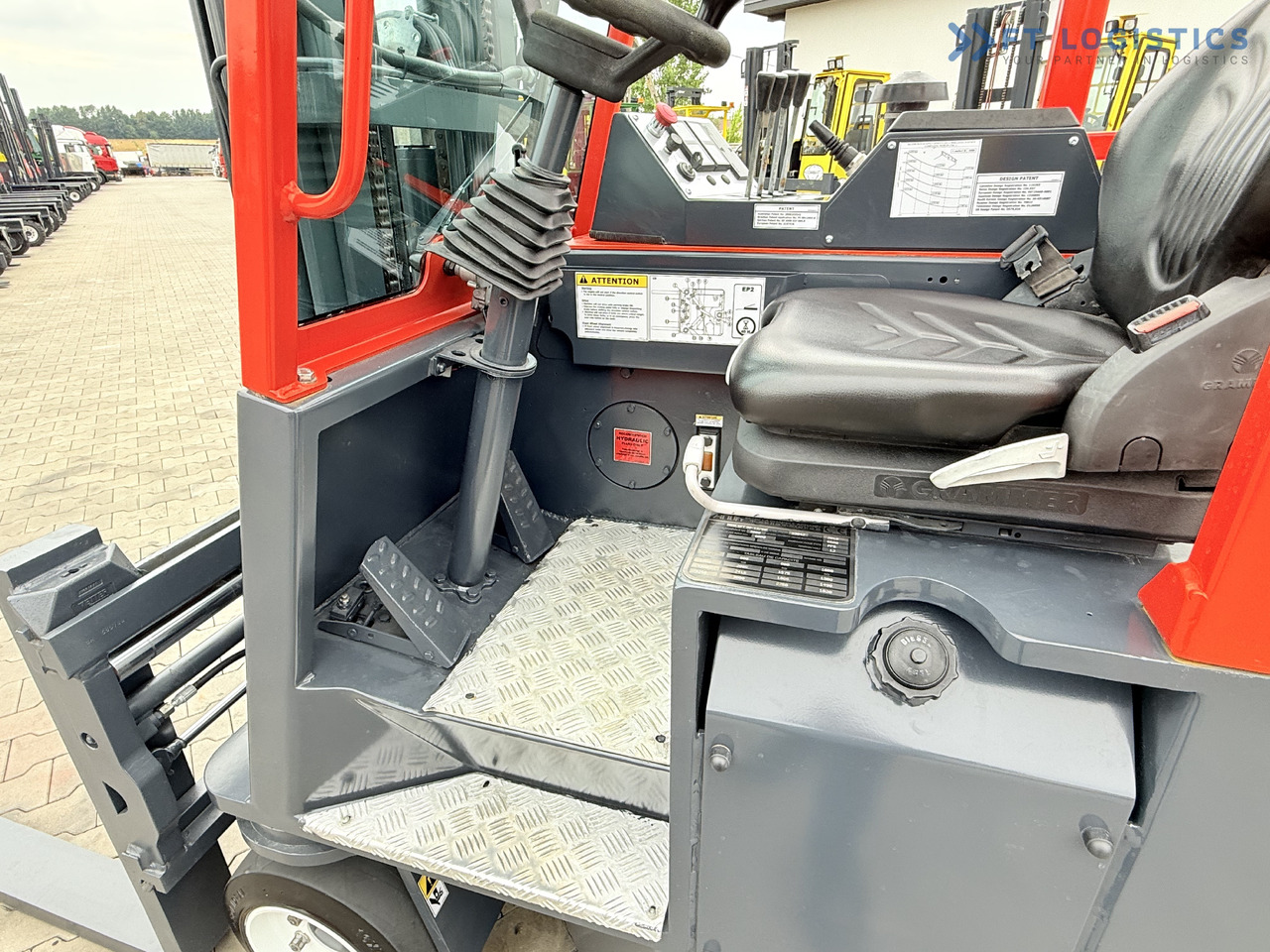 COMBILIFT Combilift C3000CB – TRIPLEX 6000mm – Year 2016 / Only 2,161 hours / Free Lift / Fork Positioner / Diesel - 4방향 리치 트럭 : 사진 5 COMBILIFT Combilift C3000CB – TRIPLEX 6000mm – Year 2016 / Only 2,161 hours / Free Lift / Fork Positioner / Diesel - 4방향 리치 트럭 : 사진 5