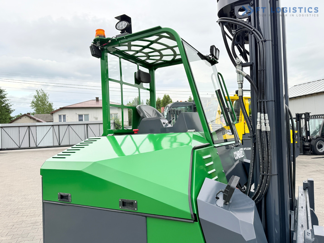 COMBILIFT Combilift CBE4000 / TRIPLEX 5200MM / ELECTRIC / FREE LIFT / FORK POSITIONER / SIDESHIFT / LIKE NEW - 4방향 리치 트럭 : 사진 4 COMBILIFT Combilift CBE4000 / TRIPLEX 5200MM / ELECTRIC / FREE LIFT / FORK POSITIONER / SIDESHIFT / LIKE NEW - 4방향 리치 트럭 : 사진 4
