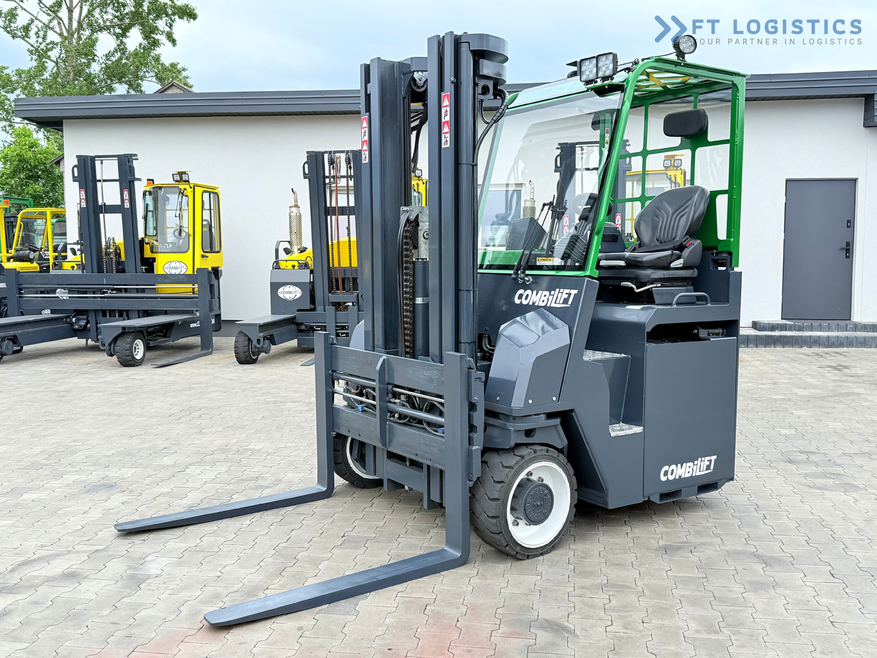 COMBILIFT Combilift CBE4000 / TRIPLEX 5200MM / ELECTRIC / FREE LIFT / FORK POSITIONER / SIDESHIFT / LIKE NEW - 4방향 리치 트럭 : 사진 1 COMBILIFT Combilift CBE4000 / TRIPLEX 5200MM / ELECTRIC / FREE LIFT / FORK POSITIONER / SIDESHIFT / LIKE NEW - 4방향 리치 트럭 : 사진 1