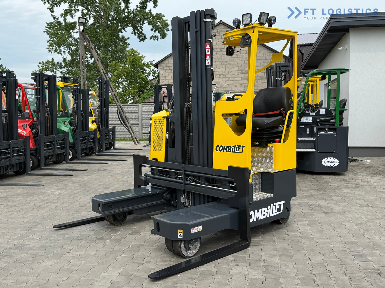 COMBILIFT MR / ELECTRIC / TRIPLEX – 6000MM / FULL FREE LIFT / WIDE POSITIONER / FORK SIDESHIFT / ONLY 1400 HOURS / LIKE NEW - 4방향 리치 트럭 : 사진 1 COMBILIFT MR / ELECTRIC / TRIPLEX – 6000MM / FULL FREE LIFT / WIDE POSITIONER / FORK SIDESHIFT / ONLY 1400 HOURS / LIKE NEW - 4방향 리치 트럭 : 사진 1