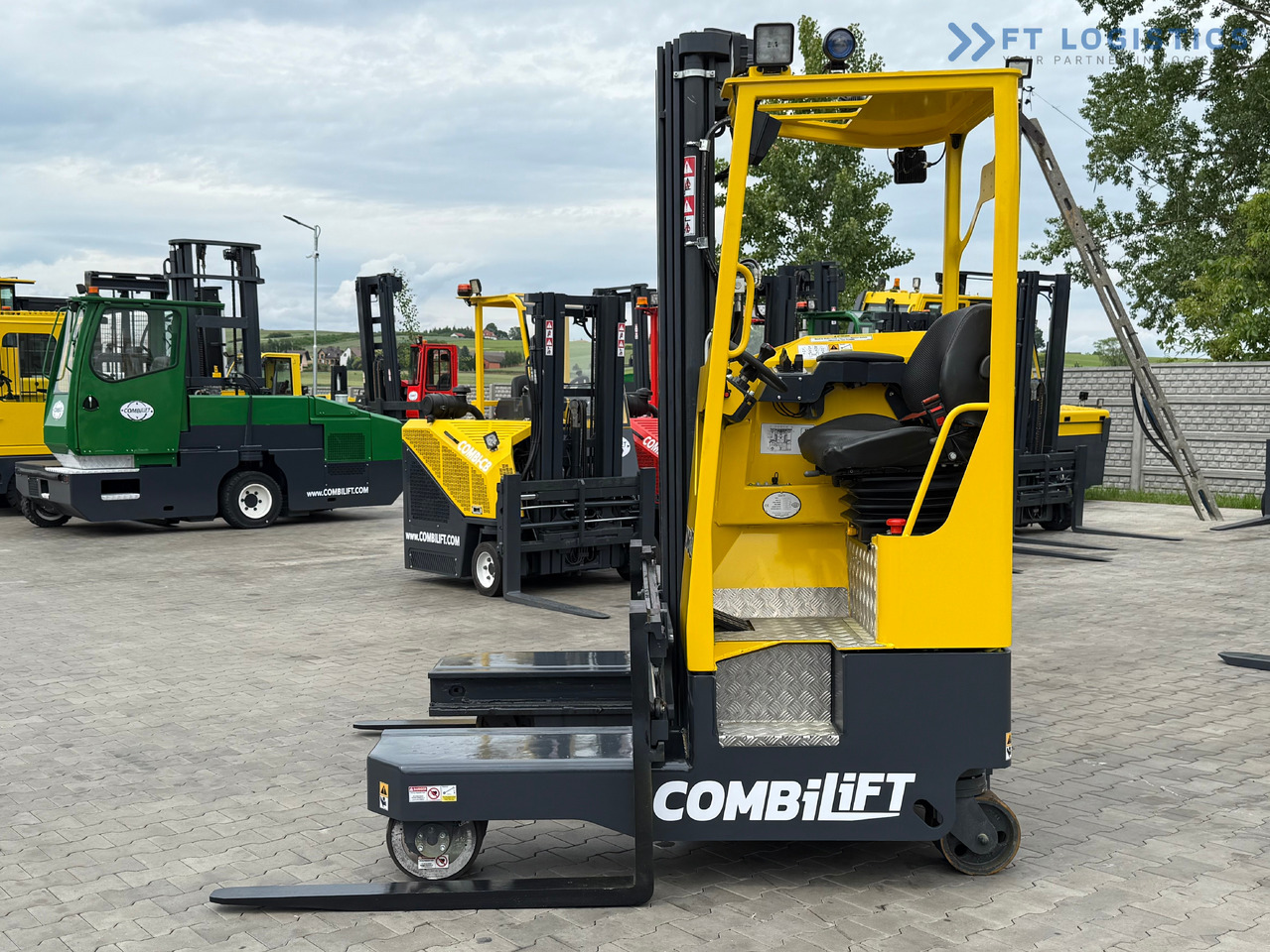 COMBILIFT MR / ELECTRIC / TRIPLEX – 6000MM / FULL FREE LIFT / WIDE POSITIONER / FORK SIDESHIFT / ONLY 1400 HOURS / LIKE NEW - 4방향 리치 트럭 : 사진 2 COMBILIFT MR / ELECTRIC / TRIPLEX – 6000MM / FULL FREE LIFT / WIDE POSITIONER / FORK SIDESHIFT / ONLY 1400 HOURS / LIKE NEW - 4방향 리치 트럭 : 사진 2