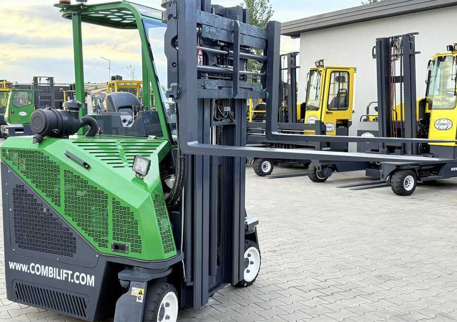 Combilift C2500CB / GAS / TRIPLEX - 4900MM / FREE-LIFT / POSITIONER / SIDE SHIFT / LIKE NEW - 4방향 리치 트럭 : 사진 1 Combilift C2500CB / GAS / TRIPLEX - 4900MM / FREE-LIFT / POSITIONER / SIDE SHIFT / LIKE NEW - 4방향 리치 트럭 : 사진 1