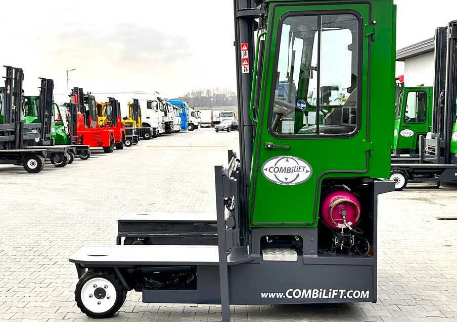 Combilift C3000 / 4100 MM / 3 TONS / PLATFORM / 1939 MTH / LPG / LIKE NEW - 4방향 리치 트럭 : 사진 3 Combilift C3000 / 4100 MM / 3 TONS / PLATFORM / 1939 MTH / LPG / LIKE NEW - 4방향 리치 트럭 : 사진 3