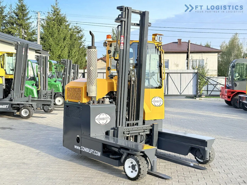 Combilift C3000 / GAS / DUPLEX 4500MM / ONLY 3096 HOURS / FORK SIDE SHIFT / FULL CABIN / EXCELLENT CONDITION / Wide range of four-way and - 4방향 리치 트럭 : 사진 5 Combilift C3000 / GAS / DUPLEX 4500MM / ONLY 3096 HOURS / FORK SIDE SHIFT / FULL CABIN / EXCELLENT CONDITION / Wide range of four-way and - 4방향 리치 트럭 : 사진 5