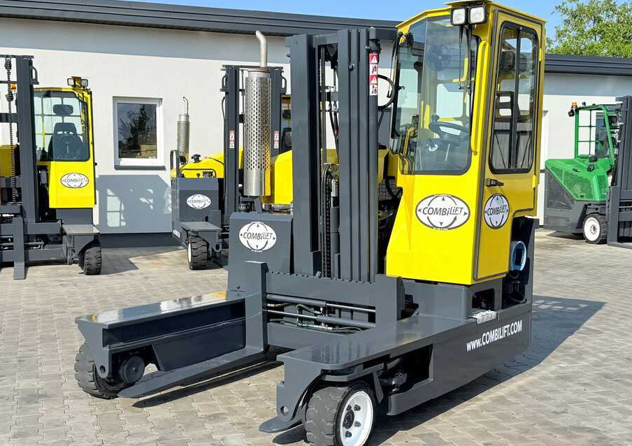 Combilift C3000 / GAS / TRIPLEX - 4900MM / ONLY 1537 HOURS / FORK POSITIONER / CABIN / LIKE NEW - 4방향 리치 트럭 : 사진 1 Combilift C3000 / GAS / TRIPLEX - 4900MM / ONLY 1537 HOURS / FORK POSITIONER / CABIN / LIKE NEW - 4방향 리치 트럭 : 사진 1
