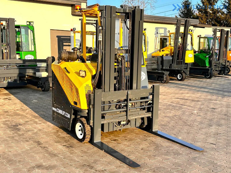 Combilift C3000CB / LPG / TRIPLEX - 4900MM / LPG / FREE LIFT / FORK POSITIONER C3000CB / LPG / TRIPLEX - 4900MM / LPG / FREE LIFT / FORK P - 4방향 리치 트럭 : 사진 4 Combilift C3000CB / LPG / TRIPLEX - 4900MM / LPG / FREE LIFT / FORK POSITIONER C3000CB / LPG / TRIPLEX - 4900MM / LPG / FREE LIFT / FORK P - 4방향 리치 트럭 : 사진 4
