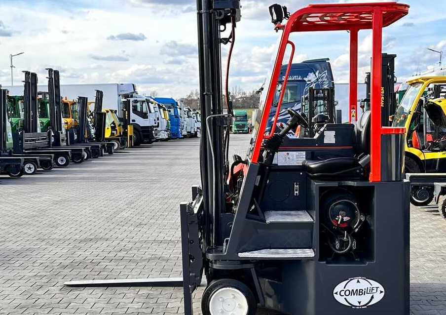 Combilift C3000CB / LPG / TRIPLEX / 5500MM / FREE LIFT / SIDE SHIFT + FORK POSITIONER / LIKE NEW - 4방향 리치 트럭 : 사진 2 Combilift C3000CB / LPG / TRIPLEX / 5500MM / FREE LIFT / SIDE SHIFT + FORK POSITIONER / LIKE NEW - 4방향 리치 트럭 : 사진 2