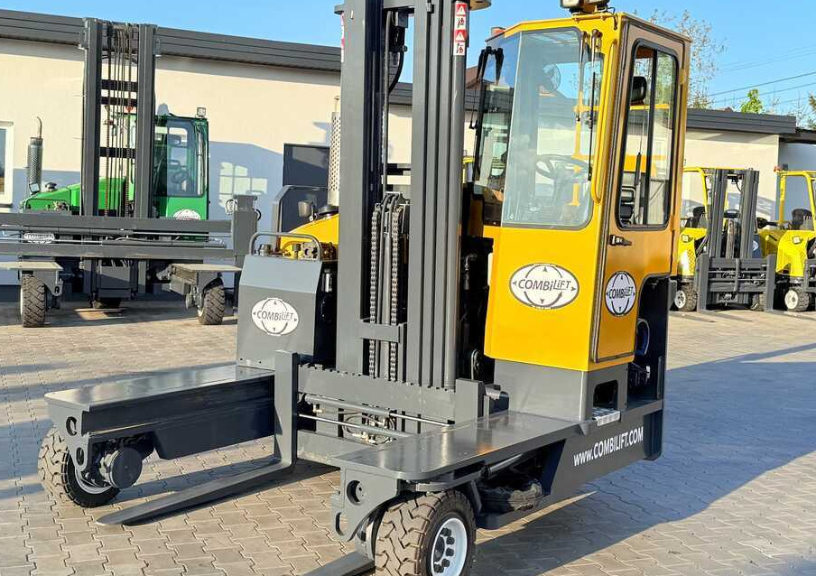 Combilift C4000 / GAS / TRIPLEX – 5600MM / FREE LIFT / FORK SIDESHIFT / LIKE NEW - 4방향 리치 트럭 : 사진 3 Combilift C4000 / GAS / TRIPLEX – 5600MM / FREE LIFT / FORK SIDESHIFT / LIKE NEW - 4방향 리치 트럭 : 사진 3