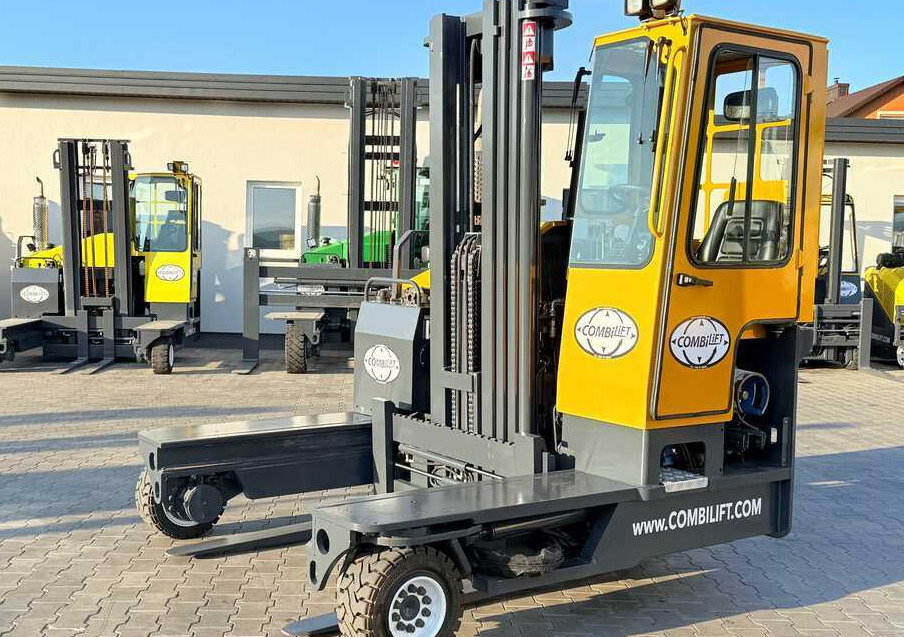 Combilift C4000 / GAS / TRIPLEX – 5600MM / FREE LIFT / FORK SIDESHIFT / LIKE NEW - 4방향 리치 트럭 : 사진 1 Combilift C4000 / GAS / TRIPLEX – 5600MM / FREE LIFT / FORK SIDESHIFT / LIKE NEW - 4방향 리치 트럭 : 사진 1