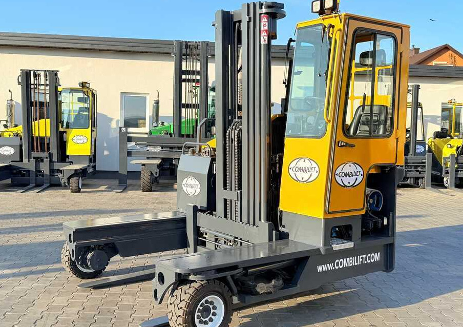 Combilift C4000 / GAS / TRIPLEX – 5600MM / FREE LIFT / FORK SIDESHIFT / LIKE NEW - 4방향 리치 트럭 : 사진 2 Combilift C4000 / GAS / TRIPLEX – 5600MM / FREE LIFT / FORK SIDESHIFT / LIKE NEW - 4방향 리치 트럭 : 사진 2
