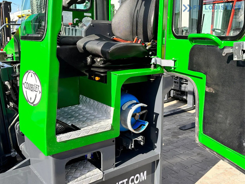 Combilift C4000 / LPG / DUPLEX / 4500MM / FREE LIFT / LIKE NEW C4000 / LPG / DUPLEX / 4500MM / FREE LIFT / LIKE NEW - 4방향 리치 트럭 : 사진 5 Combilift C4000 / LPG / DUPLEX / 4500MM / FREE LIFT / LIKE NEW C4000 / LPG / DUPLEX / 4500MM / FREE LIFT / LIKE NEW - 4방향 리치 트럭 : 사진 5