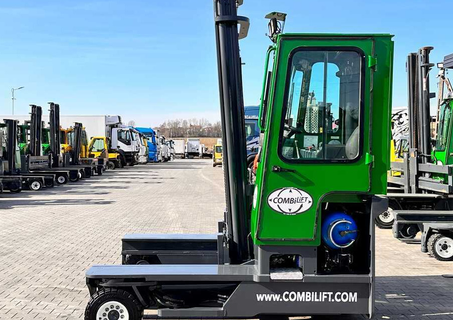 Combilift C4000 / LPG / DUPLEX / 4500MM / FREE LIFT / LIKE NEW - 4방향 리치 트럭 : 사진 3 Combilift C4000 / LPG / DUPLEX / 4500MM / FREE LIFT / LIKE NEW - 4방향 리치 트럭 : 사진 3