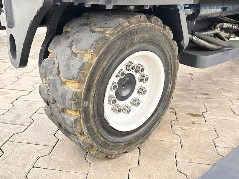 Combilift C4500 / DUPLEX / 4050MM / DIESEL / WIDE POSITIONER / FREE LIFT C4500 / DUPLEX / 4050MM / DIESEL / WIDE POSITIONER / FREE LIFT - 4방향 리치 트럭 : 사진 5 Combilift C4500 / DUPLEX / 4050MM / DIESEL / WIDE POSITIONER / FREE LIFT C4500 / DUPLEX / 4050MM / DIESEL / WIDE POSITIONER / FREE LIFT - 4방향 리치 트럭 : 사진 5