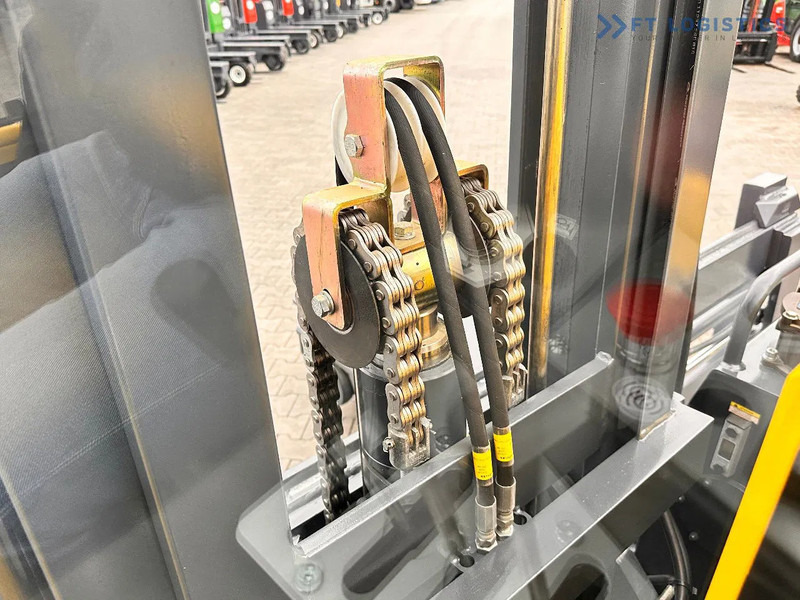 Combilift C4500 / DUPLEX / 4050MM / DIESEL / WIDE POSITIONER / FREE LIFT C4500 / DUPLEX / 4050MM / DIESEL / WIDE POSITIONER / FREE LIFT - 4방향 리치 트럭 : 사진 2 Combilift C4500 / DUPLEX / 4050MM / DIESEL / WIDE POSITIONER / FREE LIFT C4500 / DUPLEX / 4050MM / DIESEL / WIDE POSITIONER / FREE LIFT - 4방향 리치 트럭 : 사진 2