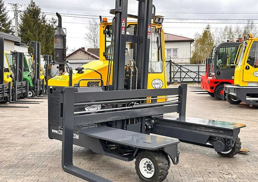 Combilift C4500 / DUPLEX / 4050MM / DIESEL / WIDE POSITIONER / FREE LIFT / SIDESHIFT / LIKE NEW - 4방향 리치 트럭 : 사진 5 Combilift C4500 / DUPLEX / 4050MM / DIESEL / WIDE POSITIONER / FREE LIFT / SIDESHIFT / LIKE NEW - 4방향 리치 트럭 : 사진 5