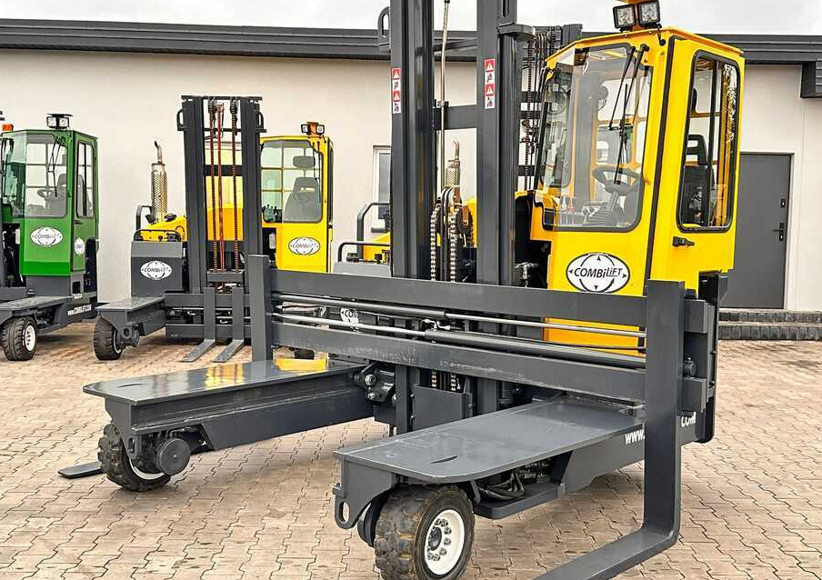 Combilift C4500 / DUPLEX / 4050MM / DIESEL / WIDE POSITIONER / FREE LIFT / SIDESHIFT / LIKE NEW - 4방향 리치 트럭 : 사진 2 Combilift C4500 / DUPLEX / 4050MM / DIESEL / WIDE POSITIONER / FREE LIFT / SIDESHIFT / LIKE NEW - 4방향 리치 트럭 : 사진 2