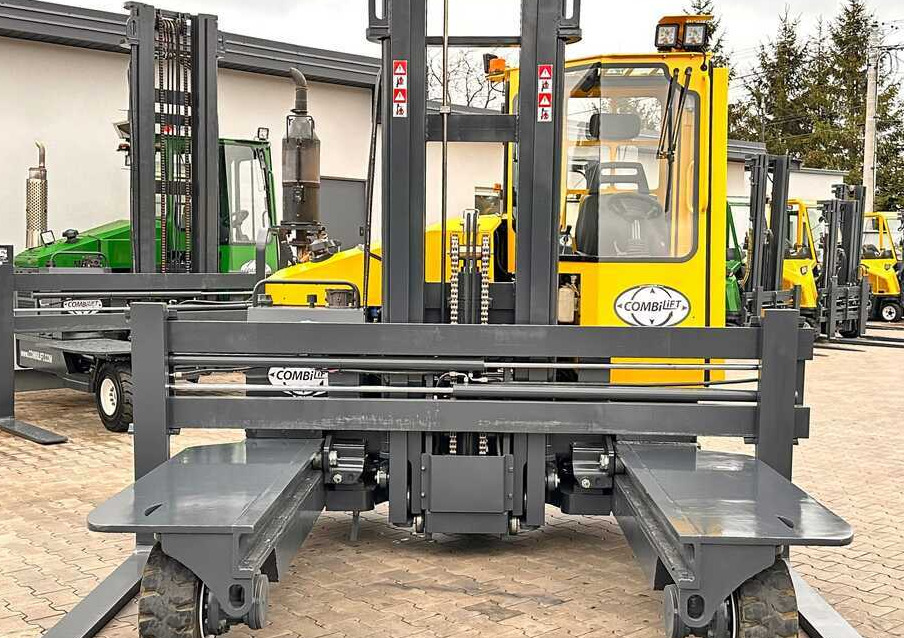 Combilift C4500 / DUPLEX / 4050MM / DIESEL / WIDE POSITIONER / FREE LIFT / SIDESHIFT / LIKE NEW - 4방향 리치 트럭 : 사진 4 Combilift C4500 / DUPLEX / 4050MM / DIESEL / WIDE POSITIONER / FREE LIFT / SIDESHIFT / LIKE NEW - 4방향 리치 트럭 : 사진 4