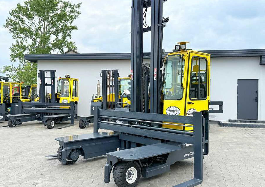 Combilift C5000 / TRIPLEX 7500MM / WIDE FORK POSITIONER / FREE LIFT / NEW TYRES / HEATED CABIN - 4방향 리치 트럭 : 사진 1 Combilift C5000 / TRIPLEX 7500MM / WIDE FORK POSITIONER / FREE LIFT / NEW TYRES / HEATED CABIN - 4방향 리치 트럭 : 사진 1