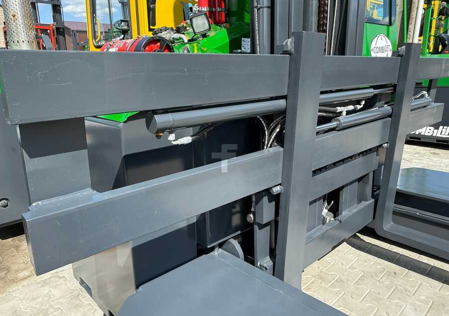 Combilift C5000E / ELECTRIC / TRIPLEX 8300MM / FULL FREE LIFT / WIDE POSITIONER / FORK SIDESHIFT / BATTERY LIKE NEW - 4방향 리치 트럭 : 사진 5 Combilift C5000E / ELECTRIC / TRIPLEX 8300MM / FULL FREE LIFT / WIDE POSITIONER / FORK SIDESHIFT / BATTERY LIKE NEW - 4방향 리치 트럭 : 사진 5