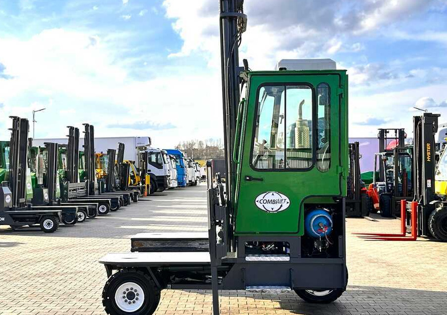 Combilift C5000XL / LPG / AIR CONDITIONING / WIDE POSITIONER / DUPLEX MAST / ADJUSTABLE FORKS / NEW TIRES / EXCELLENT CONDITION! - 4방향 리치 트럭 : 사진 3 Combilift C5000XL / LPG / AIR CONDITIONING / WIDE POSITIONER / DUPLEX MAST / ADJUSTABLE FORKS / NEW TIRES / EXCELLENT CONDITION! - 4방향 리치 트럭 : 사진 3