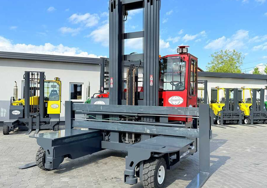 Combilift C8000 / GAS / TRIPLEX 8300 / WIDE FORK POSITIRONER / FREE-LIFT / A comprehensive range of four-way and side-loading forklifts. - 4방향 리치 트럭 : 사진 3 Combilift C8000 / GAS / TRIPLEX 8300 / WIDE FORK POSITIRONER / FREE-LIFT / A comprehensive range of four-way and side-loading forklifts. - 4방향 리치 트럭 : 사진 3